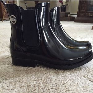 Micheal Kors Women’s Black Short Rubber Rain Boot